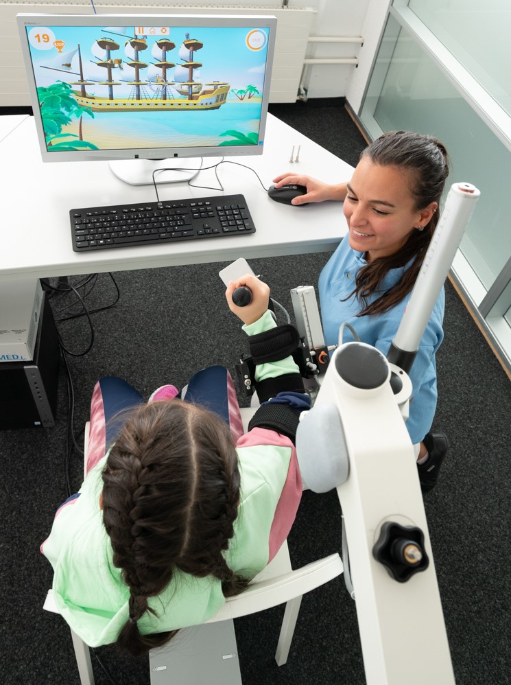 Morgenøvelser Fellow værtinde Combination of Robotics and Constrained-Induced Movement Therapy Improves  Bimanual Performance in Children With CP - Hocoma Knowledge Platform